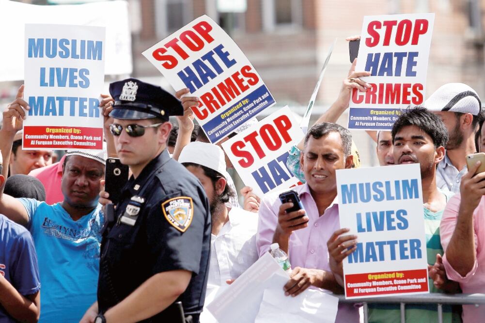 La comunidad musulmana es una de las más vulnerables; se registró un aumento de 38% en ataques a sus miembros. En la foto, una protesta en 2016 (EDUARDO MUNOZ. REUTERS)