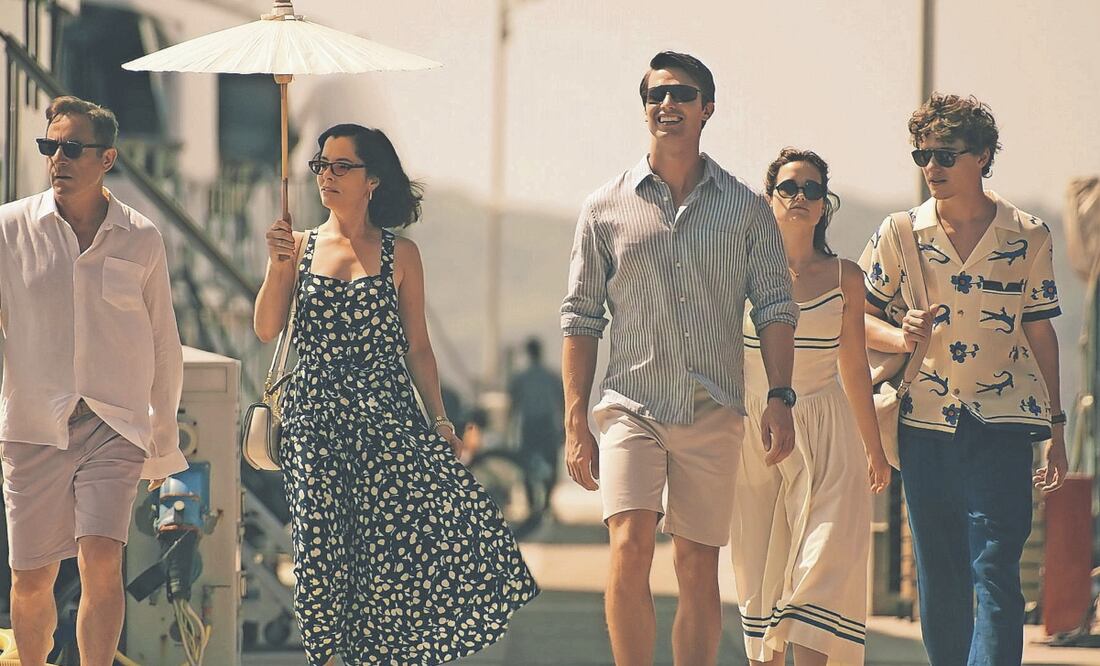 Jason Isaacs es Tim Ratliff y Parker Posey, su esposa en la serie. Foto: de MAX