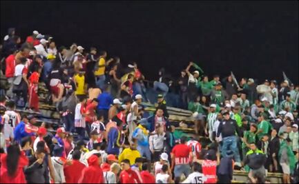 VIDEO: Terror en Colombia tras brutal pelea entre aficionados de Atlético Nacional y Junior; al menos 21 heridos