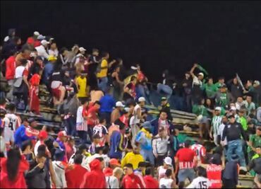 VIDEO: Terror en Colombia tras brutal pelea entre aficionados de Atlético Nacional y Junior; al menos 21 heridos