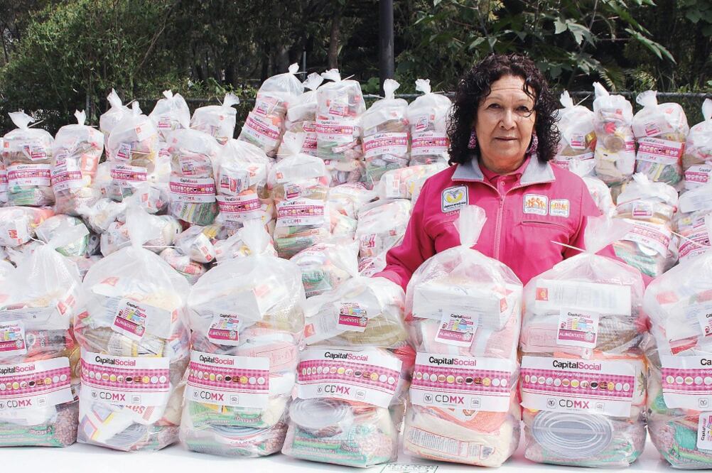 Al asistir a la entrega de apoyos alimentarios en Xochimilco, Mancera enfatizó que en el DF se ha logrado reducir el número de personas en condición de pobreza (ESPECIAL)