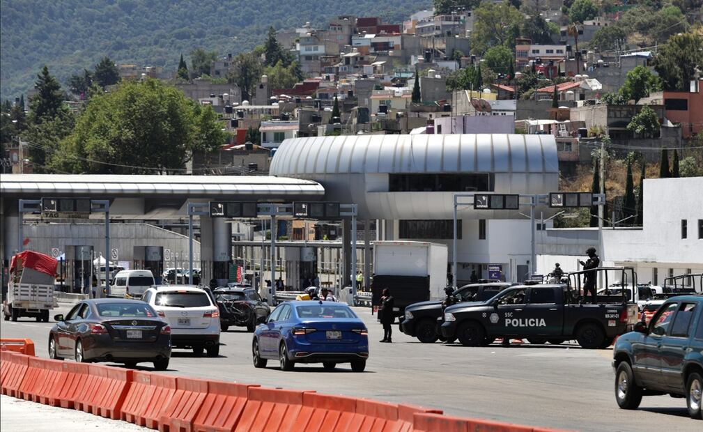 La jefa de Gobierno Clara Brugada dio el banderazo de salida al operativo “Semana Santa Segura” en la caseta de la autopista México-Cuernavaca, el viernes 11 de abril de 2025. Foto: Carlos Mejía/EL UNIVERSAL