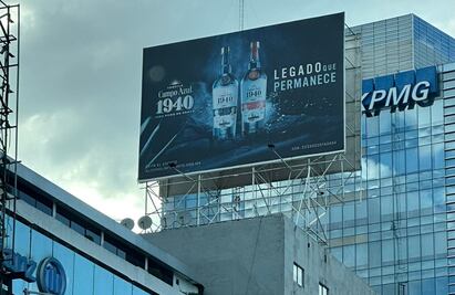 Activistas denuncian aumento de publicidad exterior ilegal en CDMX pese a esfuerzos de la Seduvi