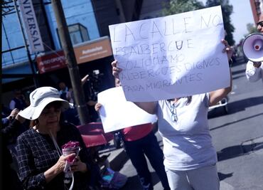 FOTOS: Cierran Bucareli por suspensiones a traslado migrante; exigen reubicación de campamento