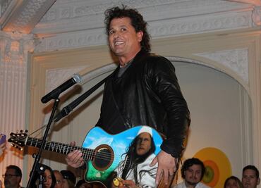 Carlos Vives rinde homenaje al Chapecoense en concierto