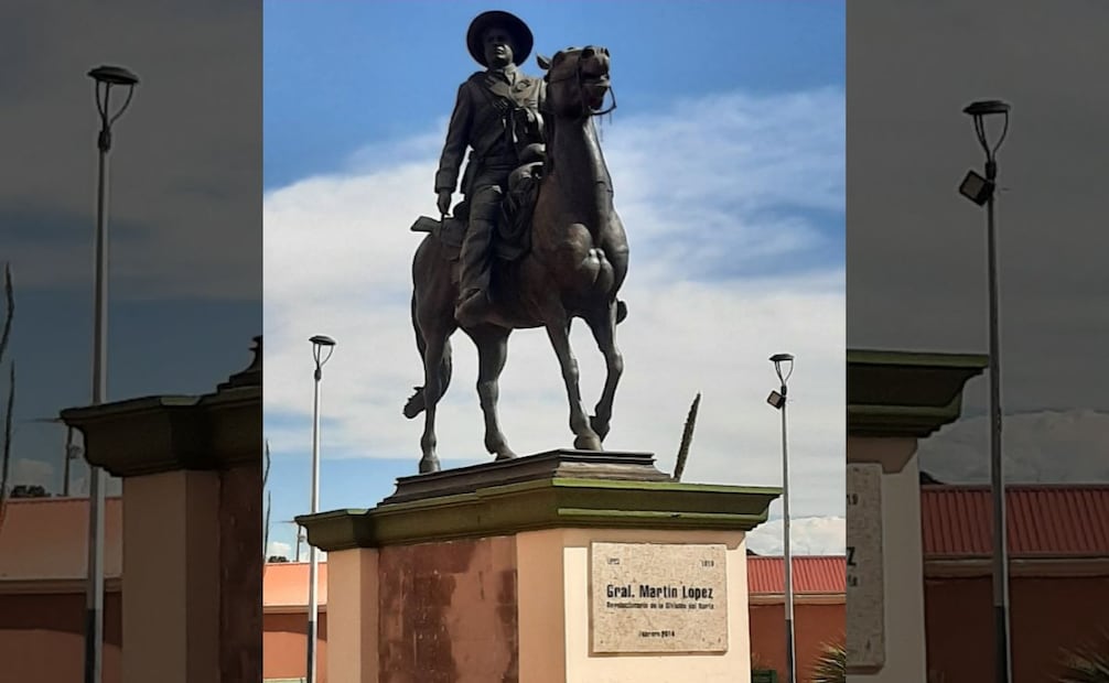 En la entrada del Pueblo de El Charco, del municipio de Chihuahua se encuentra un monumento en honor a Martín López. Foto: Mario Alberto Trillo.