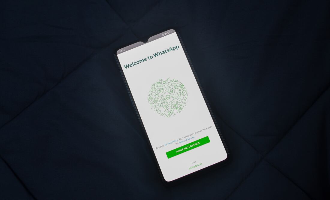 Para saber qué contactos no tienen WhatsApp, lo primero que debes hacer es contar con la última versión, así que deberás actualizar la app. Foto: Pexels