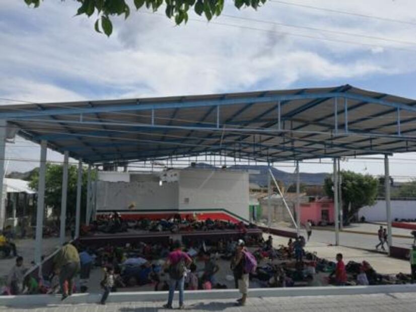Caravana de 500 migrantes arriba al Istmo de Tehuantepec