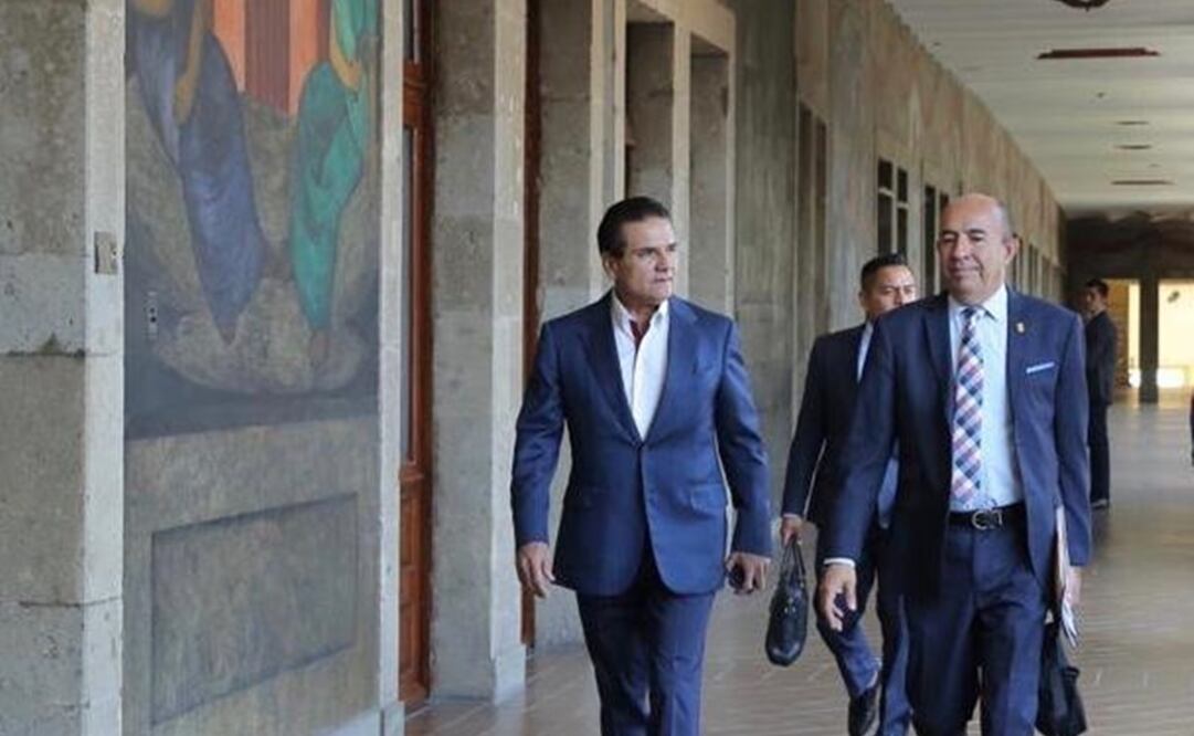 El gobernador Silvano Aureoles se reunió en la Secretaría de Educación Pública con una comitiva de funcionarios federales. Foto: Especial
