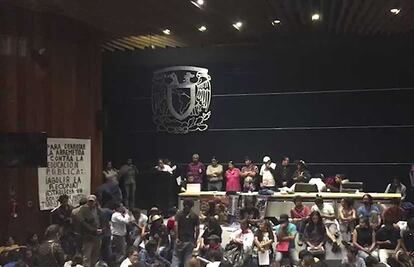 CNTE y otras organizaciones manifiestan apoyo en asamblea de la UNAM