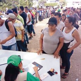 Nueva caravana migrante llega a Tecún Umán rumbo a Estados Unidos