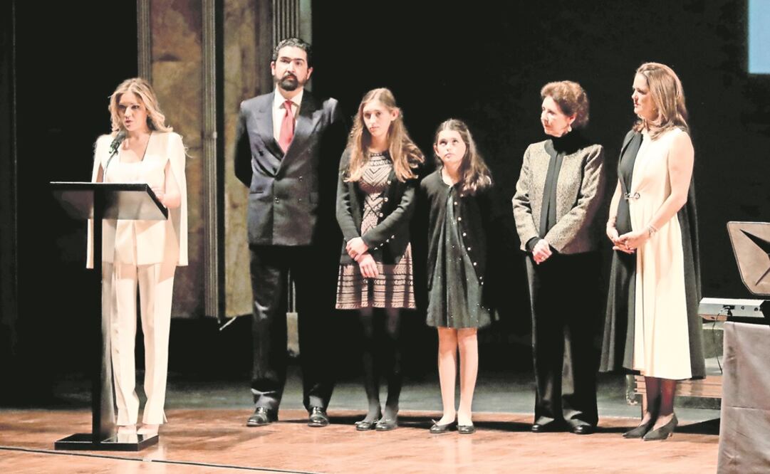 Durante el homenaje, los hijos y viuda de Rafael Tovar y de Teresa estuvieron acompañados por la secretaria de Cultura, María Cristina García Cepeda.