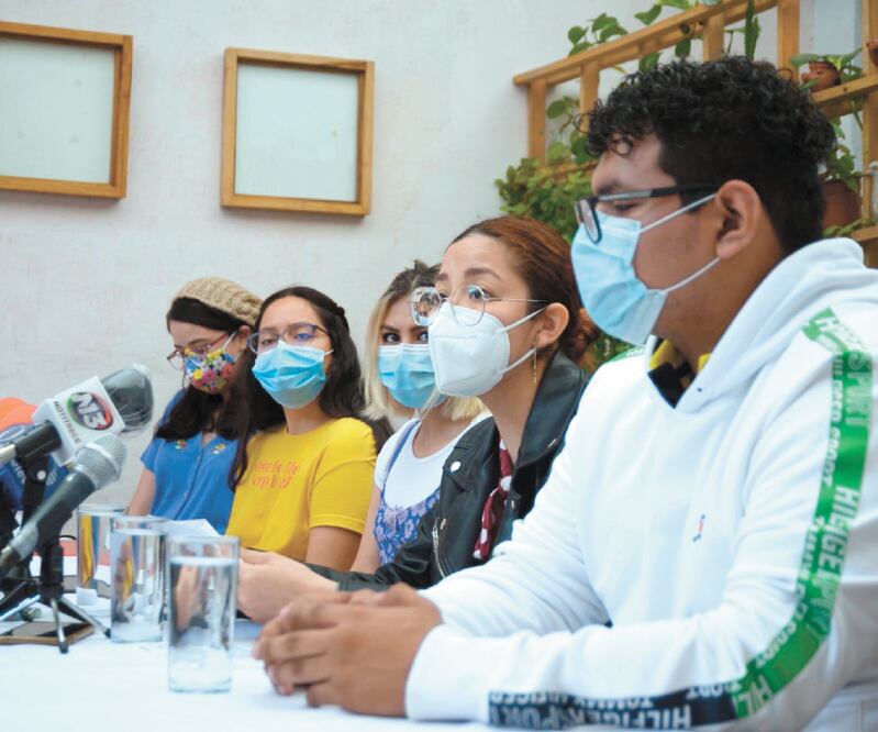 Estudiantes y colectivas feministas afirmaron que el rector “sólo muestra una cara de la moneda”. Foto: ISABEL MATEOS. CUARTOSCURO