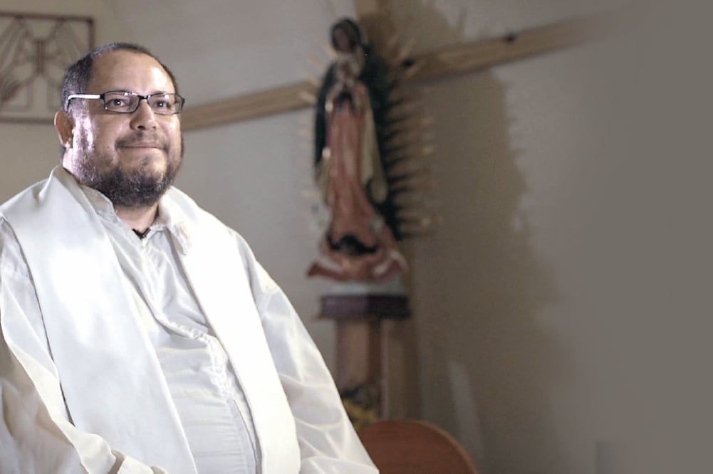 El sacerdote buscará atraer feligreses con su sazón. (FOTOS: AZTECA)