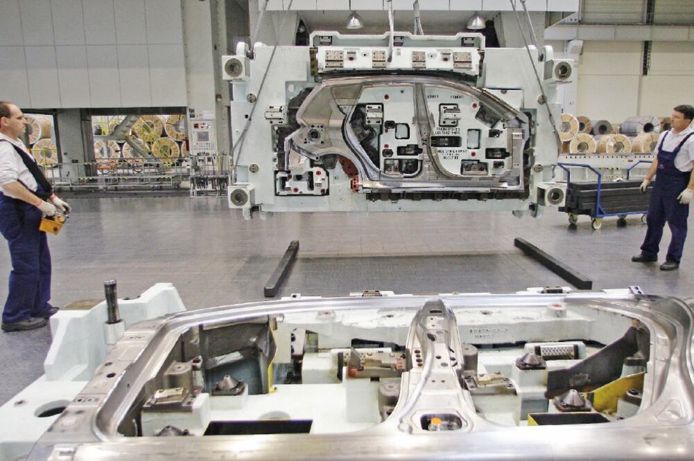 La empresa coreana espera una producción de 111 mil unidades en 2016, de acuerdo con el estudio del Tec de Monterrey (ARCHIVO EL UNIVERSAL)