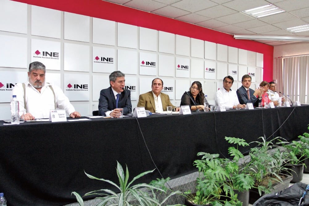 Previo a su presentación en medios, los abanderados se reunieron con el consejero presidente del INE, Lorenzo Córdova, quien les garantizó condiciones de equidad en la contienda, pues el organismo no tiene filias ni fobias, dijo (MARÍA JOSÉ MARTÍNEZ)