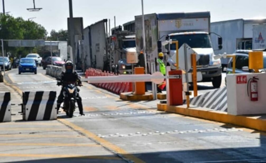 Motocicistas evaden pago y burlan sistema poncha llantas en caseta del Circuito Exterior Mexiquense 