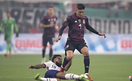 Edson Álvarez, acusado de ser violento en la Eredivisie