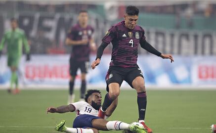 Edson Álvarez, acusado de ser violento en la Eredivisie