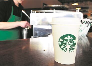 SAT libera cuentas bancarias de Alsea, dueña de Starbucks, Vips y Dominos