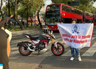 Vecinos de Peralvillo bloquean Reforma y Eje 2 Norte en rechazo a construcción de albergue migrante; afectan L7 del Metrobús