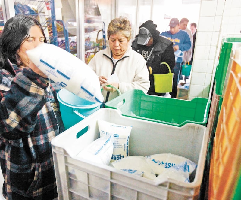 El apoyo de tres vales quincenales se otorgará a, aproximadamente, 458 mil beneficiarios de Liconsa. ARCHIVO EL UNIVERSAL