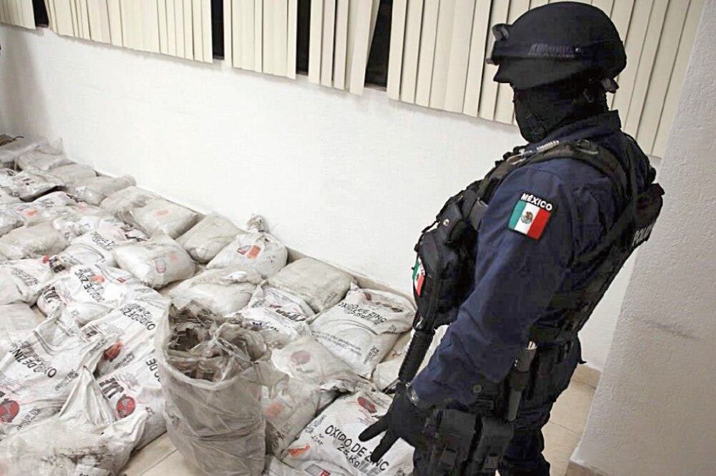 En septiembre del año pasado, agentes de la PF aseguraron en el aeropuerto capitalino una tonelada de “cocaína negra”, una mezcla del polvo blanco camuflado con hierro y carbón de palo molido, proveniente de Colombia (ARCHIVO EL UNIVERSAL)