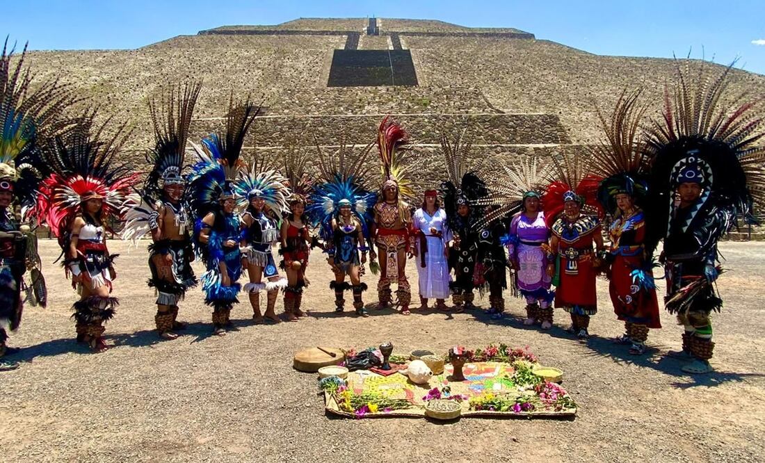 Danza prehispánica frente a la pirámide del Sol. Foto: Emilio Fernández
