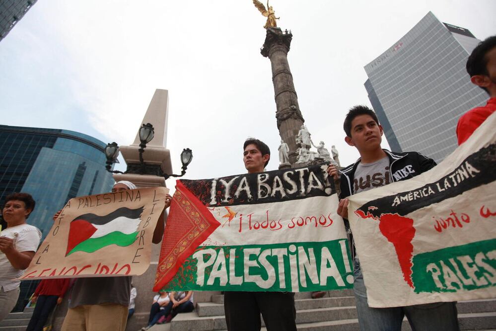 Un grupo de personas se manifestó en 2014 para mostrar su rechazo por una ofensiva israelí en la Franja de Gaza, durante una protesta en Ciudad de México. Foto: EFE