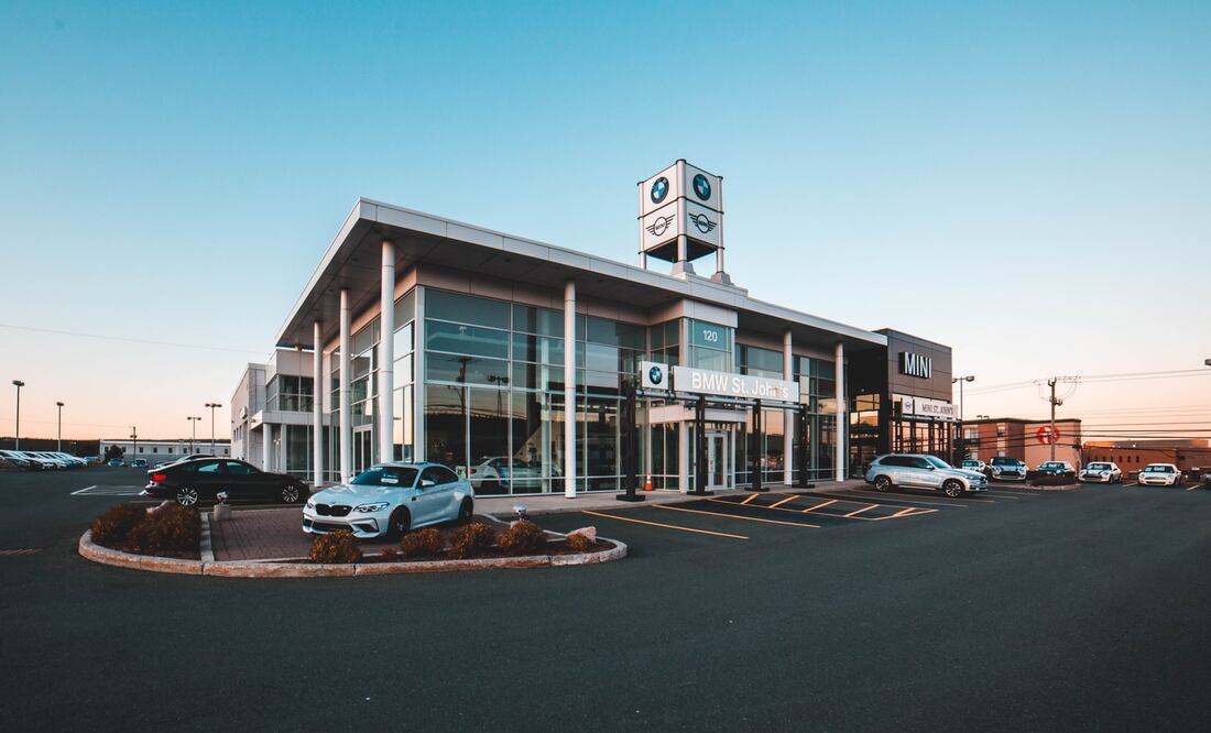 Hombre roba auto de una agencia y días después intenta cambiarlo por uno mejor