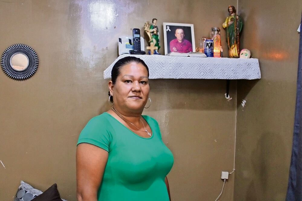 de Martha María Huerta (en la foto) sienten que la herida vuelve a abrirse porque se cumple un año de la tragedia de El Pinabete, donde 10 trabajadores perdieron la vida. Foto: Ivan Stephens