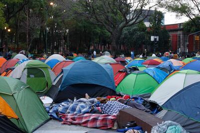 Mantiene CNTE plantón en la Ciudadela