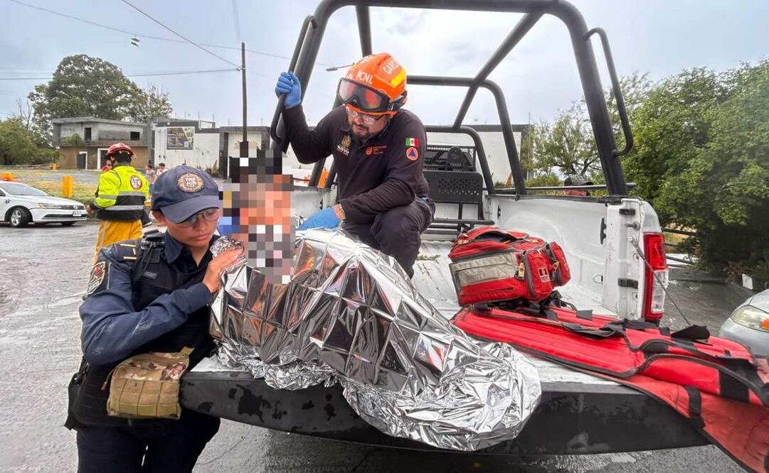 Rescatan a menor arrastrado por el Río Pesquería en Nuevo León (08/09/2025). Foto: Especial