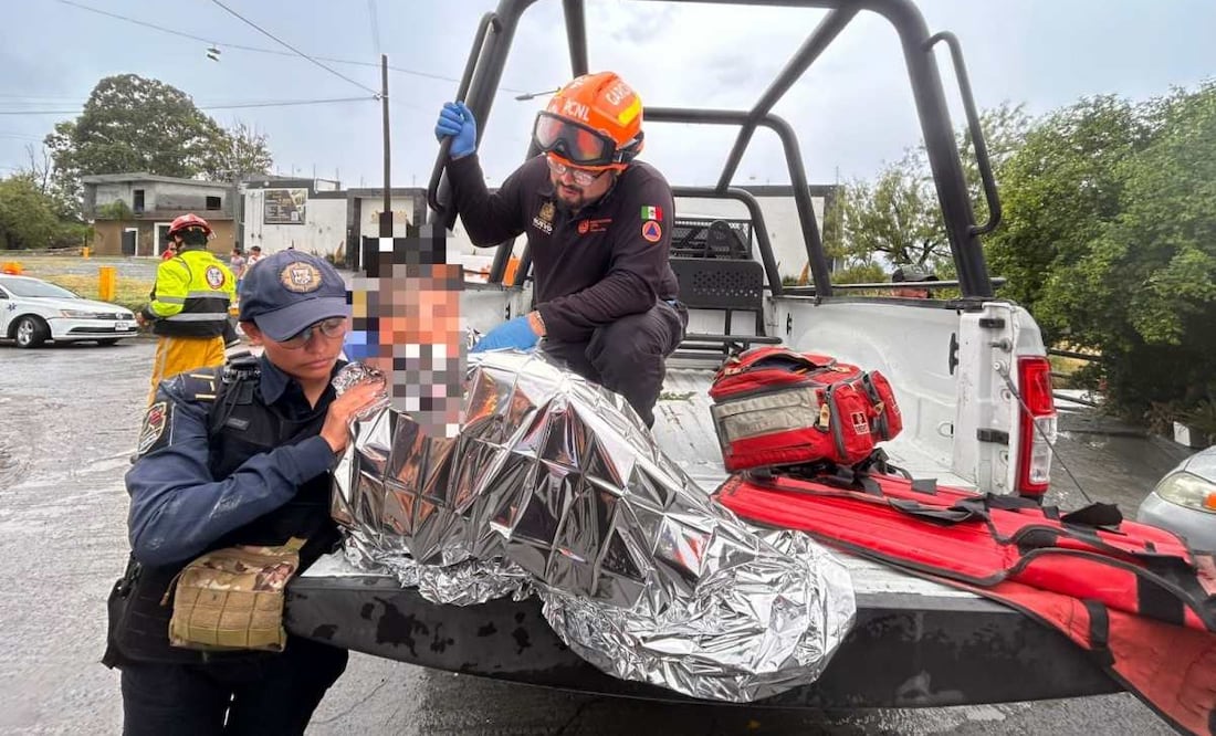 Rescatan a menor arrastrado por el Río Pesquería en Nuevo León (08/09/2025). Foto: Especial