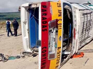 Volcadura de transporte público deja 11 lesionados en Hidalgo