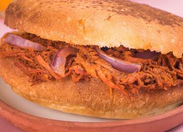 Estas conchas rellenas de cochinita pibil te harán babear