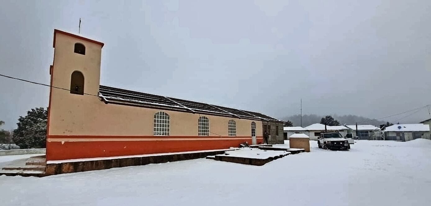 Habitantes de Chihuahua y el gobierno trabajan en recuperar la fachada de la iglesia de Santa Anita Foto: Especial