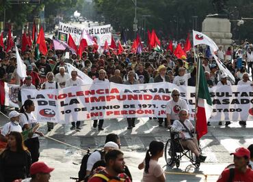 Marchan en el Zócalo para exigir justicia a 54 años del Halconazo; "crímenes de Estado no deben quedar impunes", reclaman