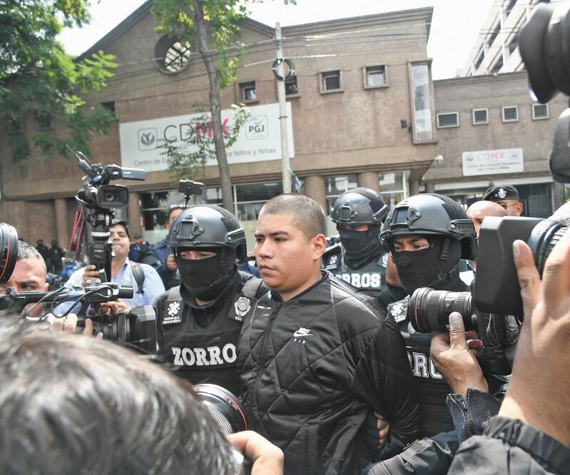 Édgar Tenorio era uno de los sujetos más buscados por autoridades federales y locales, por el robo del 6 de agosto pasado en el que fueron sustraídos de la Casa de Moneda mil 567 centenarios y relojes conmemorativos. ARMANDO MARTÍNEZ. EL UNIVERSAL 