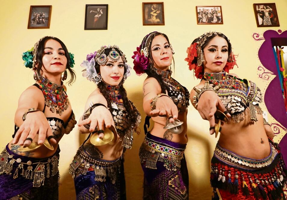 En 2017, Moira, Génesis, Lissete y Fernanda formaron Tribu Elementum, un espacio que va más allá de la ejecución del belly dance. Foto: Humberto Morquecho
