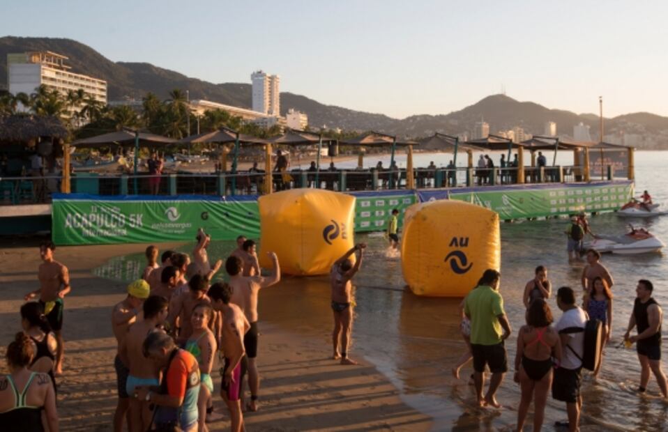 Nadadores se ponen a prueba en Acapulco