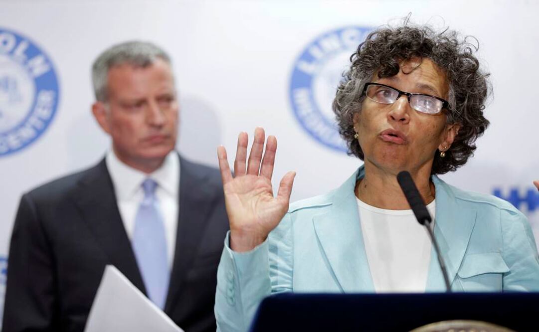 La Dra. Bassett anunció en conferencia de prensa el fin del brote, luego de que no hayan surgido más casos desde el pasado 3 de agosto. (Foto: AP / Seth Wenig)
