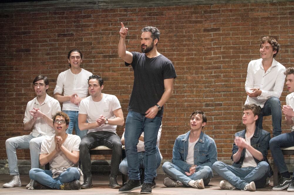 La obra protagonizada por Alfonso Herrera se presentó en el Teatro Libanés. Foto: Isaac Esquivel / EL UNIVERSAL.