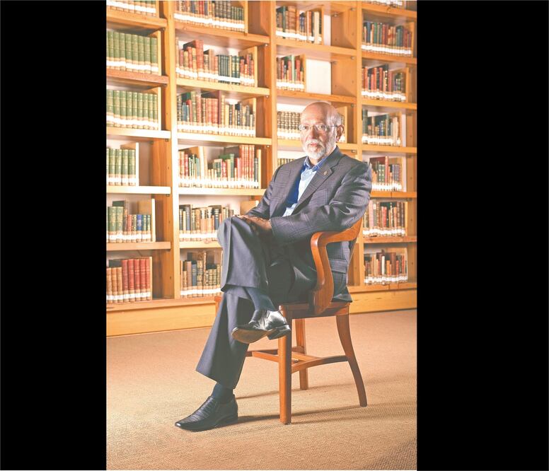 Aunque a lo largo de su carrera ha ocupado cargos en las instituciones cultura les, el arqueólogo Eduardo Matos Moctezuma nunca ha querido dejar la investigación. Foto: CORTESÍA © EL COLEGIO NACIONAL