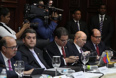 Negociación entre gobierno de Maduro y oposición genera escepticismo