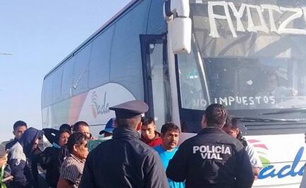 Padres de los 43 denuncian intimidación en carretera