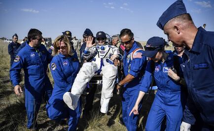 Tres astronautas regresan a la Tierra