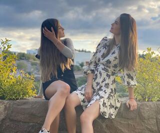 Ximena Navarrete y su hermana encienden Instagram en traje de baño