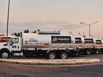 Pemex triplica la flota de pipas de combustibles