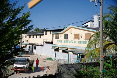 Haití: policía rescata a cientos de centro médico